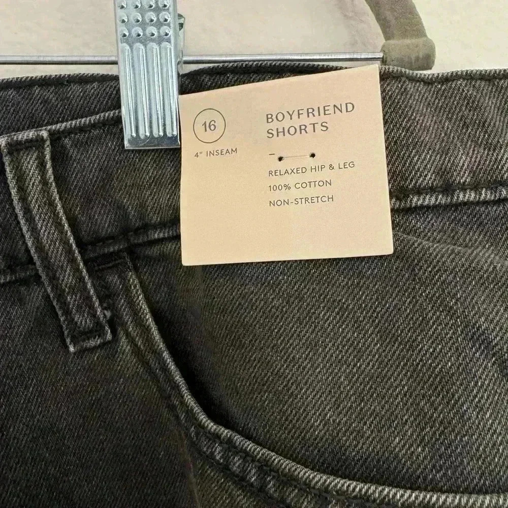 ⚡️NWT Universal Thread Boyfriend Shorts - Picture 2 of 3